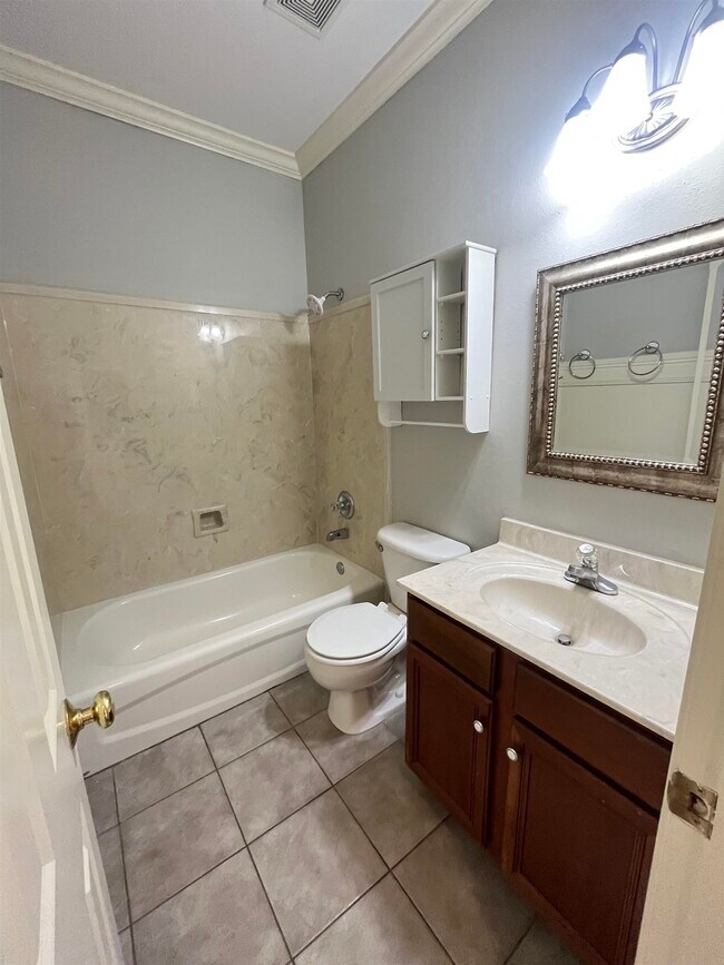 Building Photo - 8570 Meadow Green Dr
