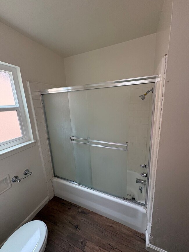 Building Photo - Charming Home for Rent Available Now!