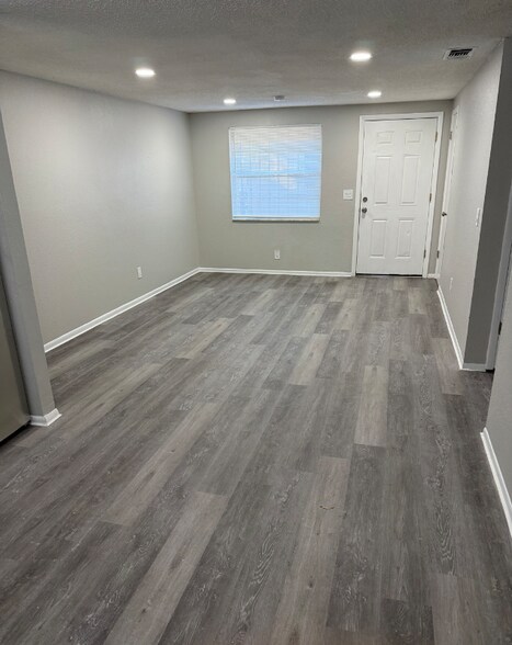 Building Photo - 1713 E Idell St