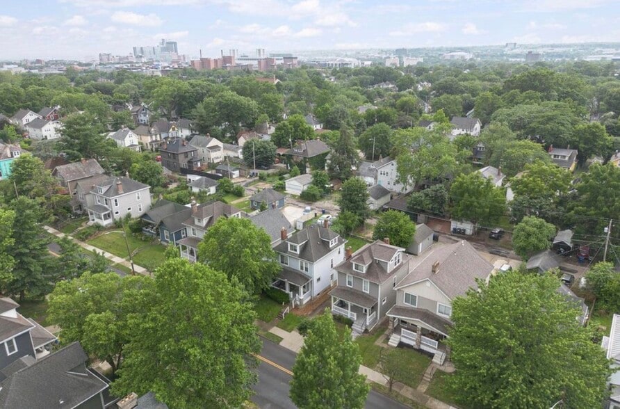 Building Photo - 2411 Indianola Ave