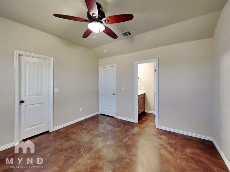 Building Photo - 124 Jolin Ln