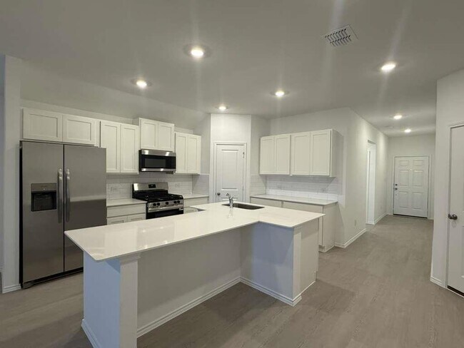 Building Photo - 569 Sormonne Lp