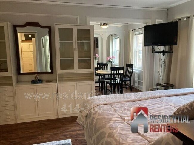 Building Photo - 1028 E Juneau Ave