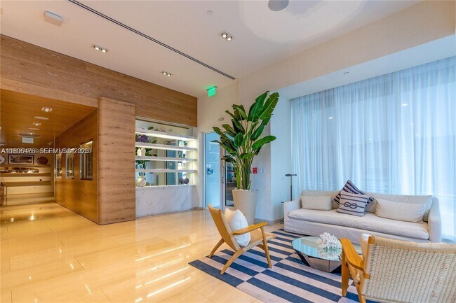 Building Photo - 401 N Birch Rd