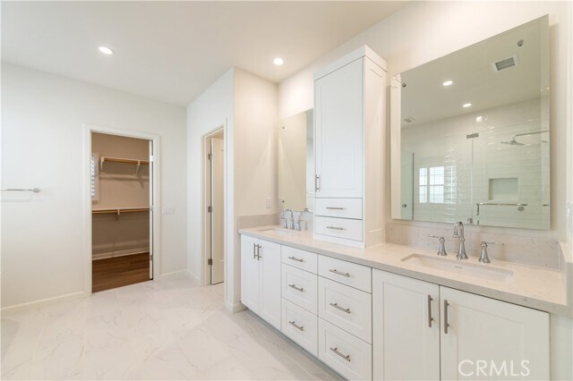 Building Photo - 112 Anthem