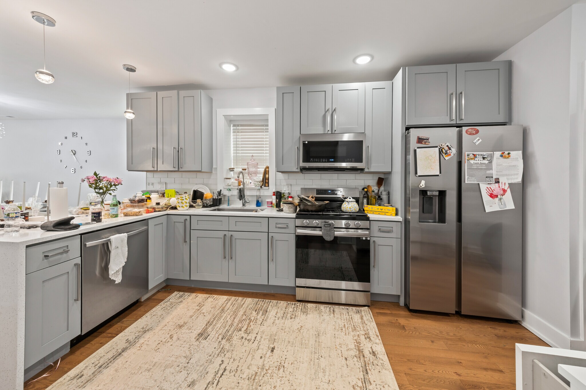 Building Photo - 2550 W Balmoral Ave