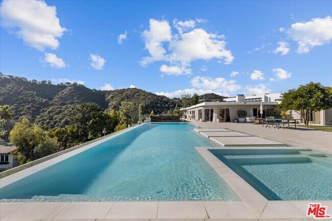 Building Photo - 1650 Clear View Dr