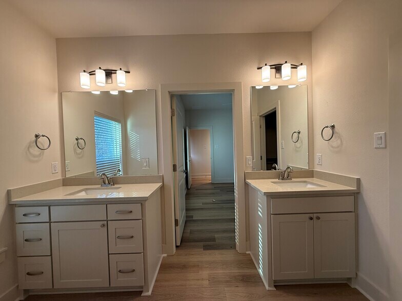 Building Photo - 104 Kirkland St