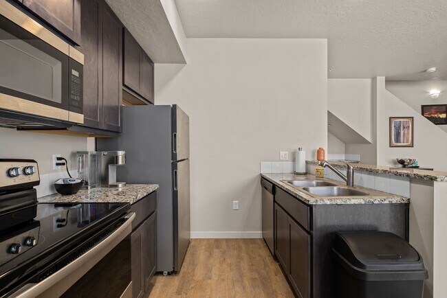 Building Photo - 7353 Summerwinds