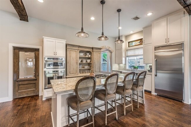 Building Photo - 127 5th St