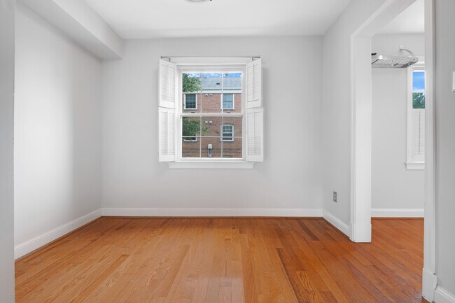 Building Photo - 2711 Arlington Blvd