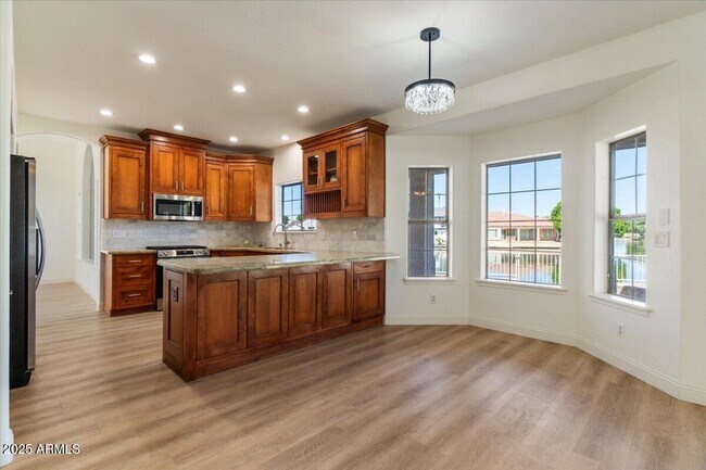 Building Photo - 1414 N Palmsprings Dr