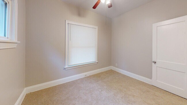 Building Photo - 11302 Parkview Ave