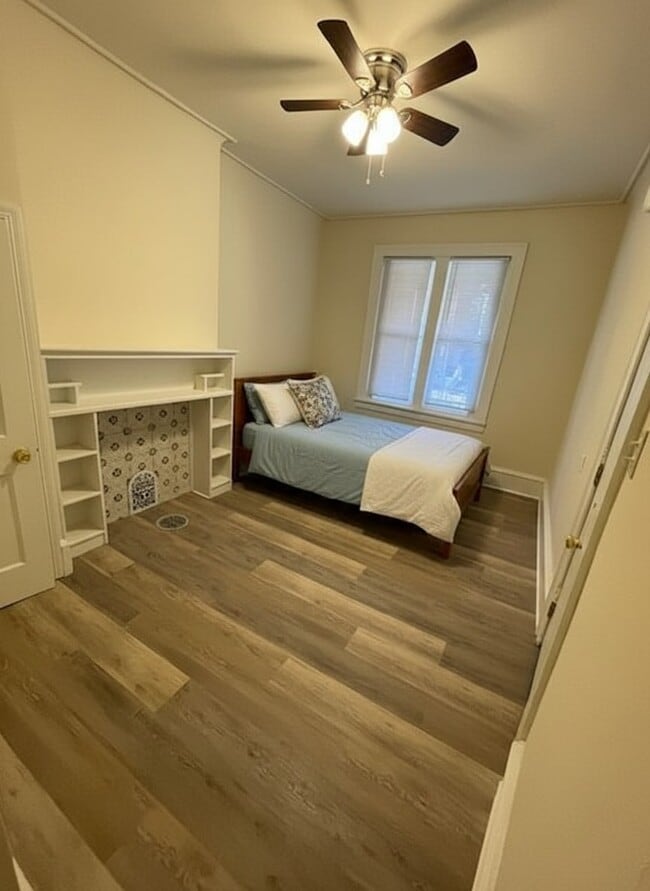 Building Photo - 1625 Dyre St