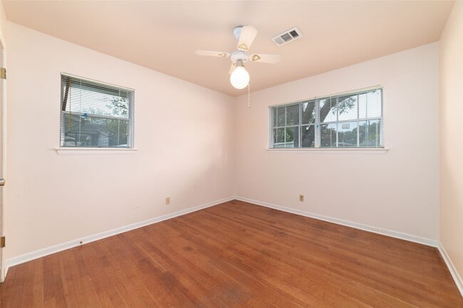 Building Photo - 7615 Barberton Dr