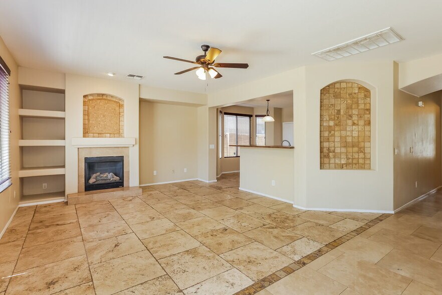 Building Photo - 7117 W Sophie Ln