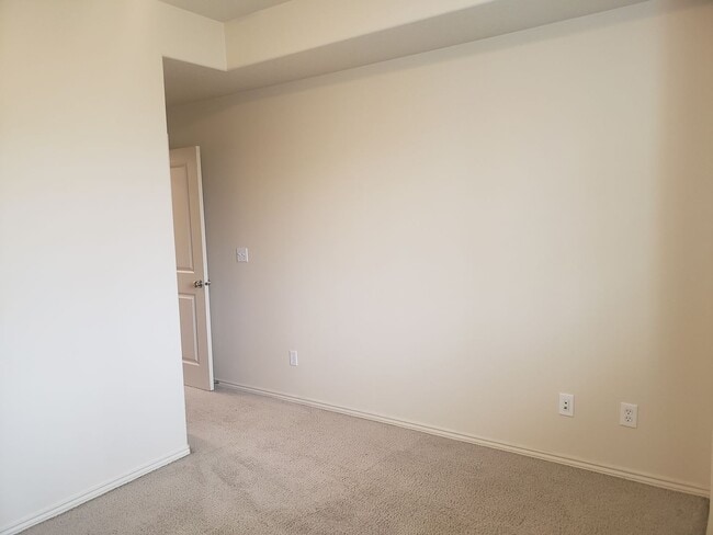 Building Photo - Wonderful Townhouse in Bethany/ NW Portland