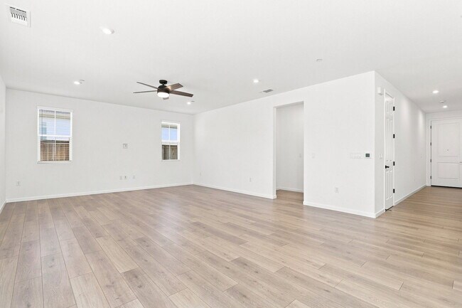 Building Photo - 516 Silver Cloud Ct
