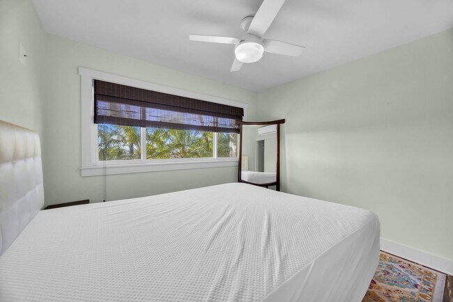 Building Photo - 1276 S Nahale Pl