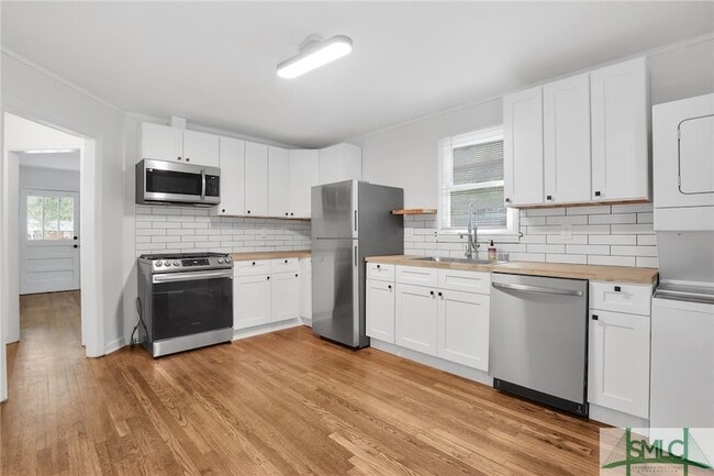 Building Photo - 1305 E 71st St