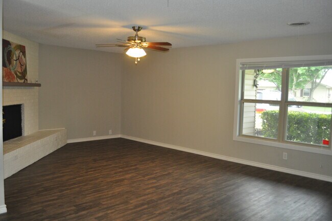 Building Photo - 817 Mulkey Ln