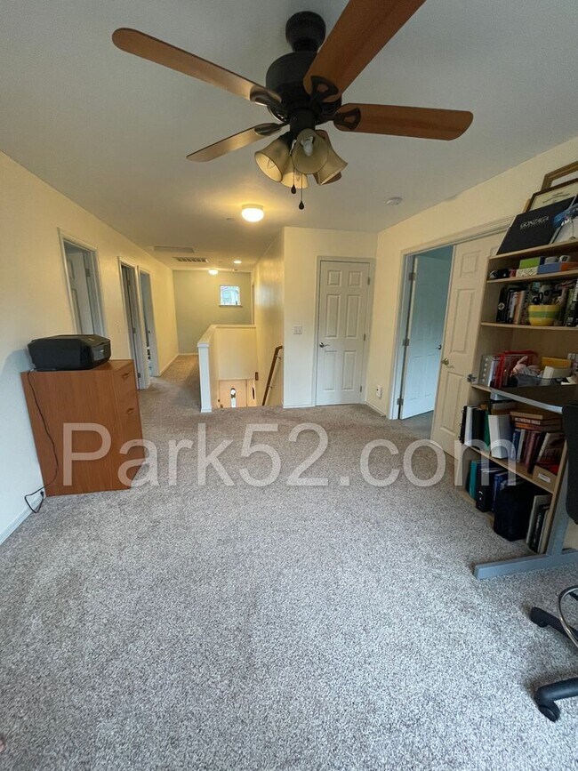 Building Photo - Spacious 4 Bedroom Home in DuPont