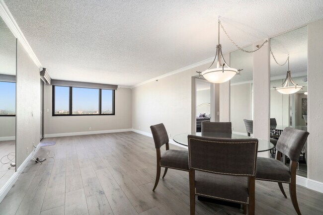 Building Photo - 6372 Palma Del Mar Blvd S