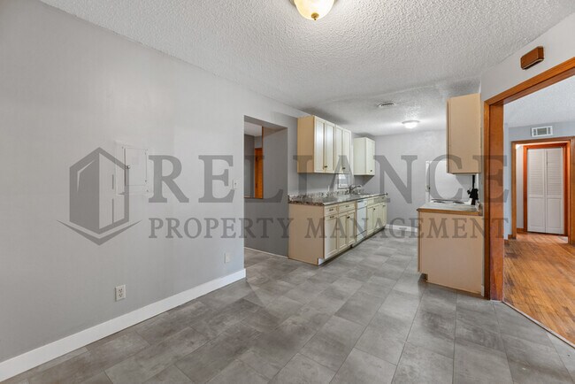 Building Photo - 6114 E Rockwood Rd