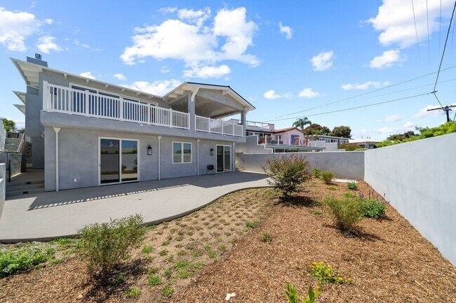 Building Photo - 101 Vía Colusa