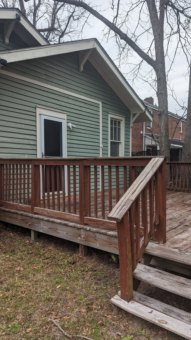 Building Photo - Comfy 2BR Home Near McLeod & MUSC