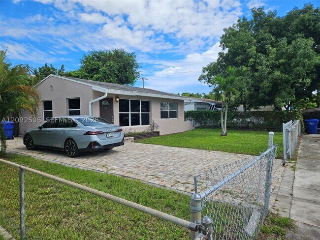 Building Photo - 2111 Wiley St
