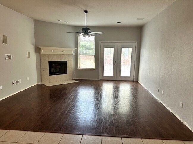 Building Photo - 5733 Pebble Ridge Dr