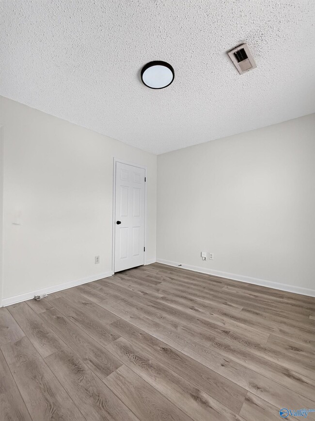 Building Photo - 6209 Friar Tuck Dr NW