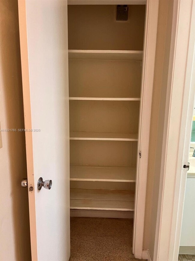 Building Photo - 141 SW 14th Ave