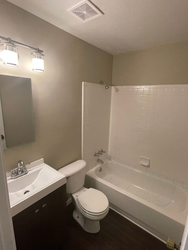 Building Photo - Welcome to this beautifully remodeled 2-bedroom duplex located in Alachua, conveniently situated ...