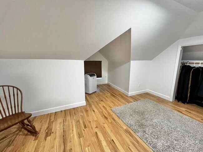 Building Photo - Update 4 Bed 2 Bath House in Old Town! Ava...