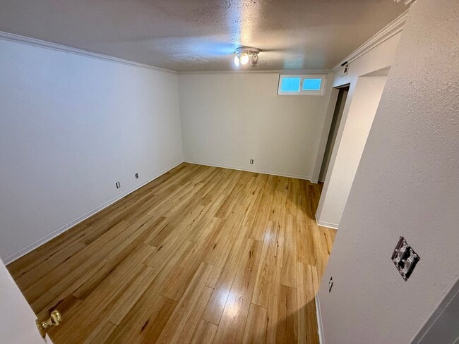 Building Photo - 3 Bedroom, 2 Bathroom WITH a Move in Special!