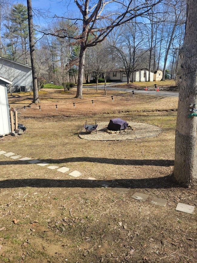 Building Photo - 133 Rugby Ct