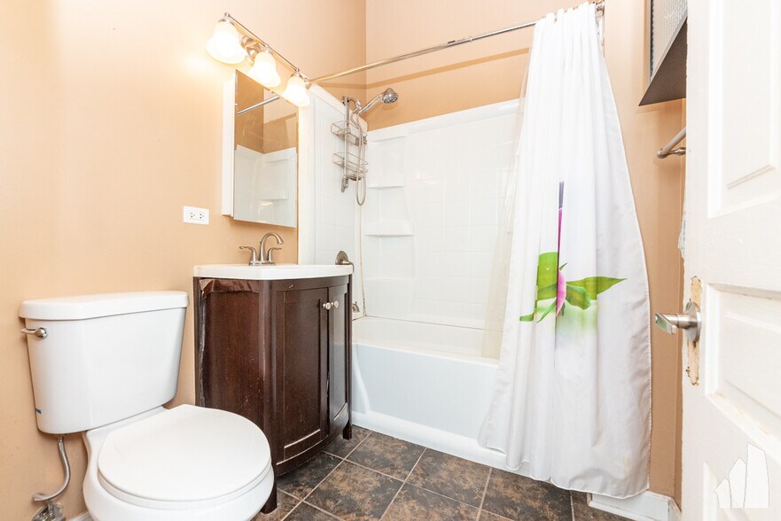 Building Photo - 1016 S Oakley Blvd