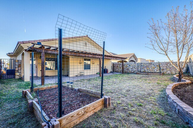 Building Photo - Beautiful 3 bed-2 baths home in 79911