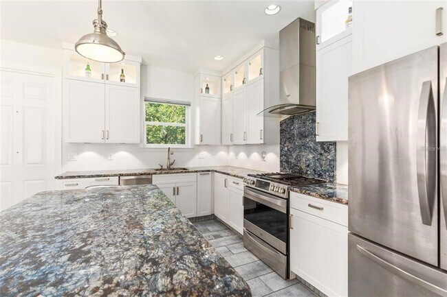 Building Photo - 6914 S Wall St