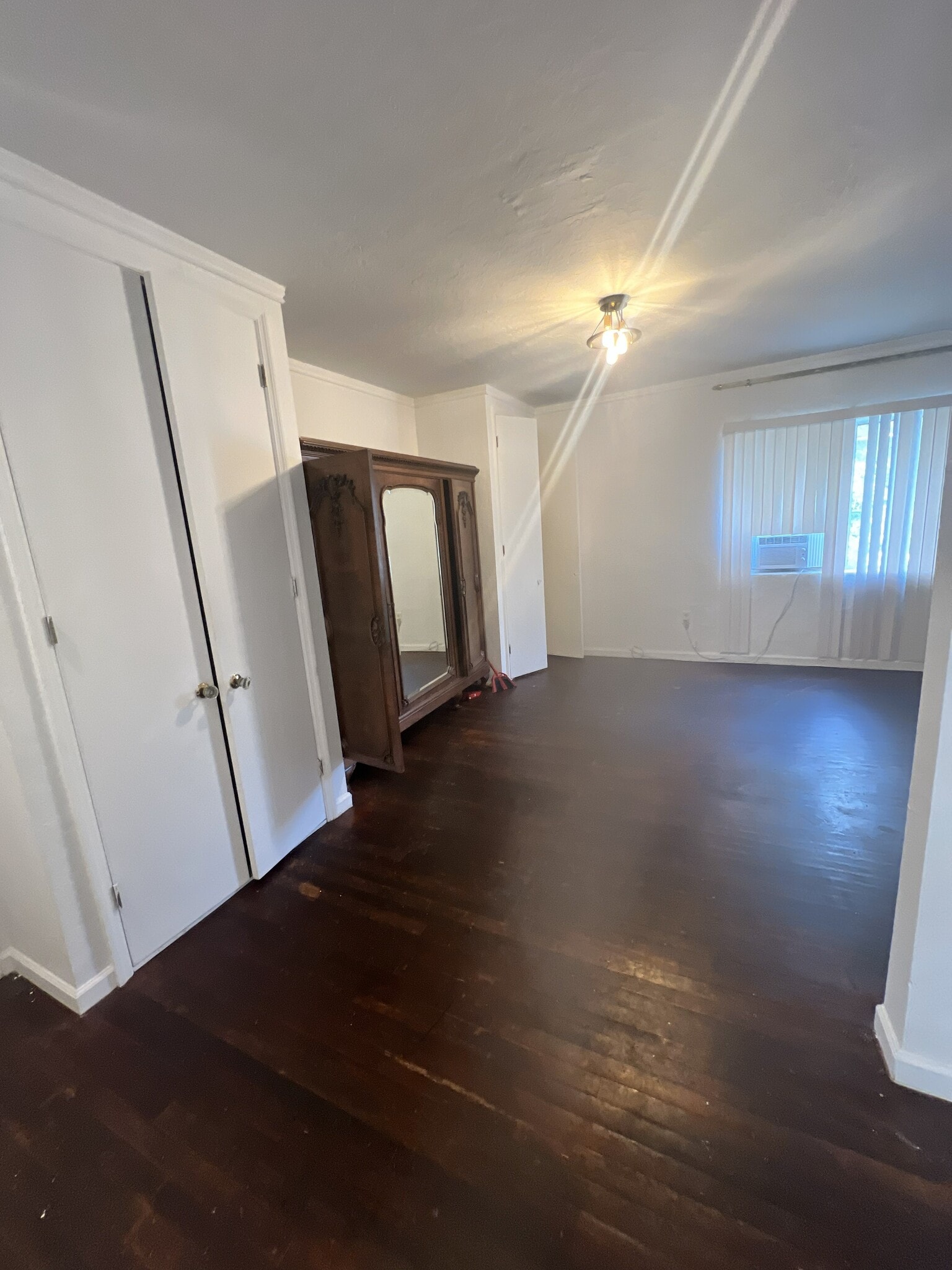 Building Photo - 100 NE 43rd St