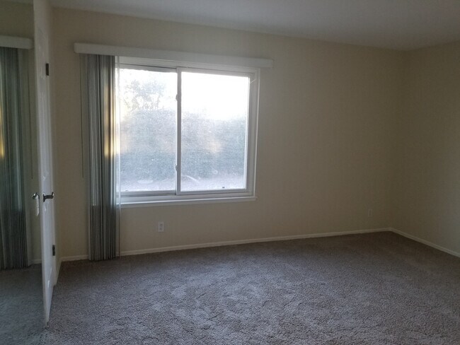 Building Photo - Home with View! 3 Bedroom 1.5 Bath Home,