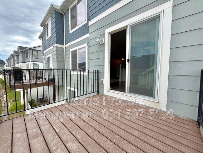 Building Photo - 15122 Gallant Dr
