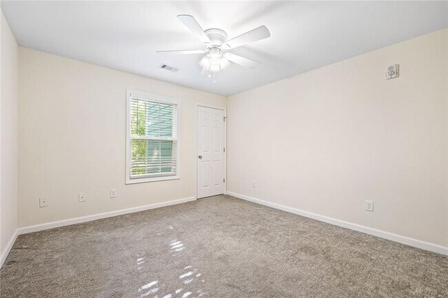 Building Photo - 4140 Riverlook Pkwy SE