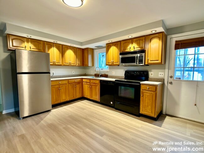 Primary Photo - 638 Canterbury St