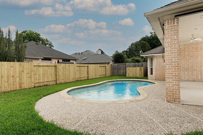 Building Photo - 15 Rockledge Dr