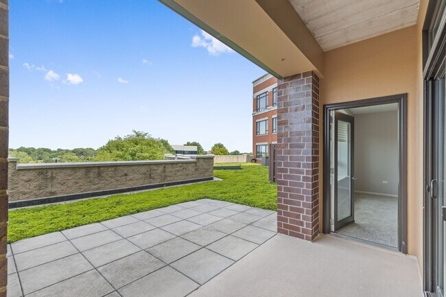 Building Photo - 850 Village Center Dr