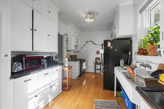 Building Photo - 4 bedroom in Chicago IL 60647