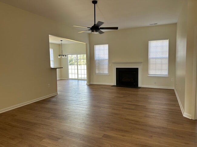 Building Photo - 126 Shumard Ct